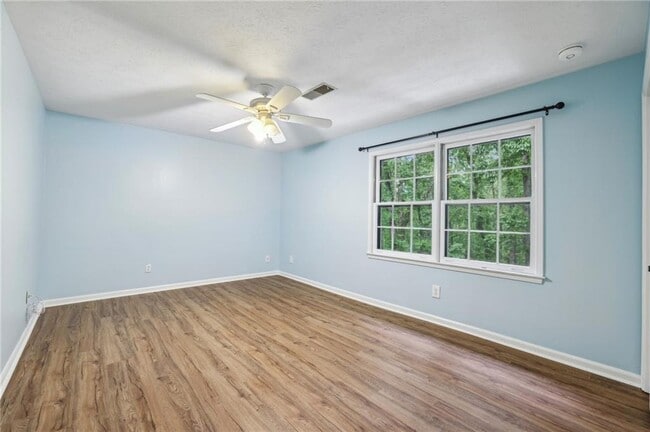 Building Photo - 2063 Six Branches Dr