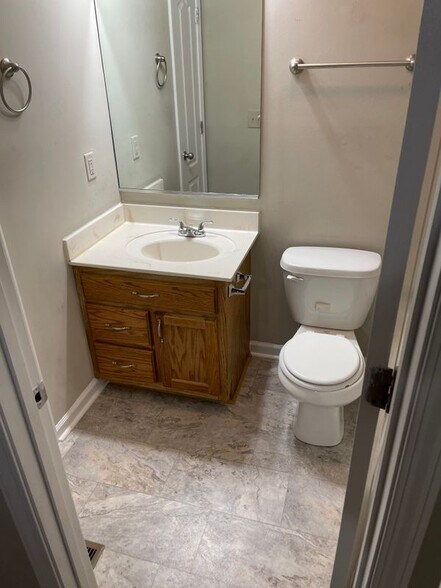 Building Photo - 1604 Baucom Dr