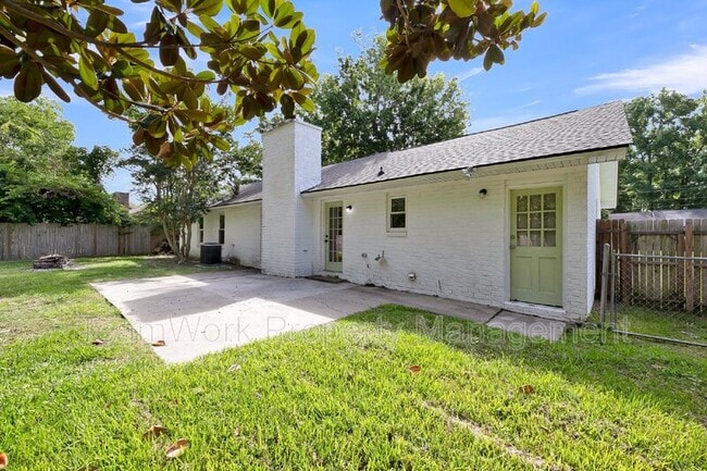 Building Photo - 2134 Vespers Dr