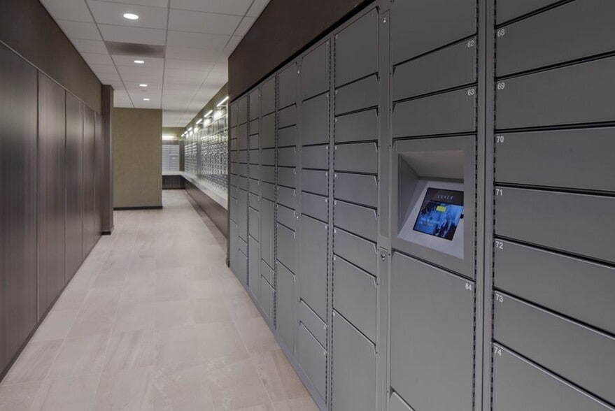 Building Photo - 324 E Ontario St