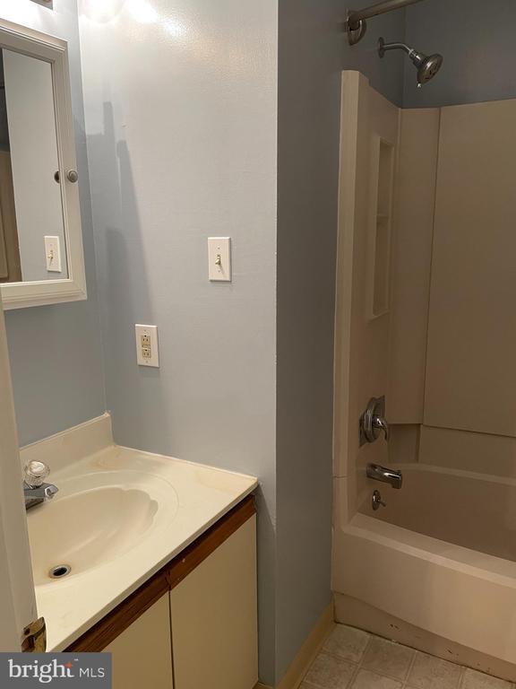 Building Photo - 3208 Champions Dr