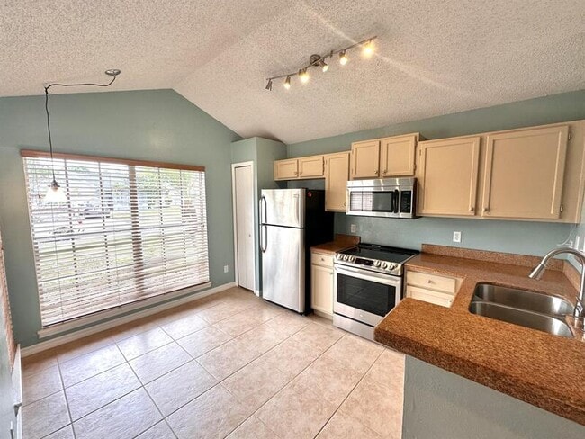 Building Photo - 1242 Welson Rd