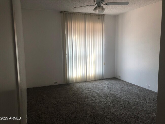 Building Photo - 7557 N Dreamy Draw Dr