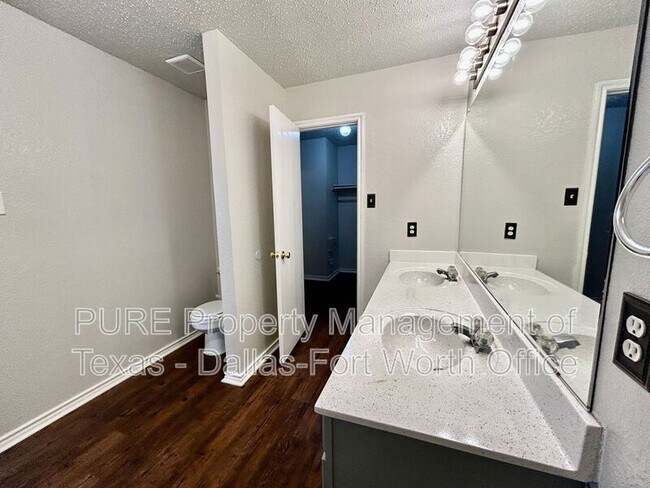 Building Photo - 2303 Bantry Ln