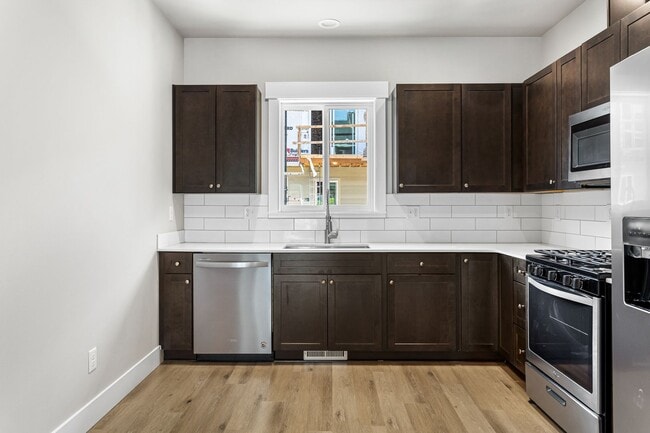 Building Photo - Brand New Townhouse in Yakima!