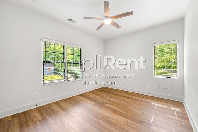 Building Photo - New 4/3 Home in East Point