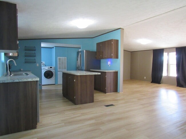 Building Photo - 12 Flintstone Cove