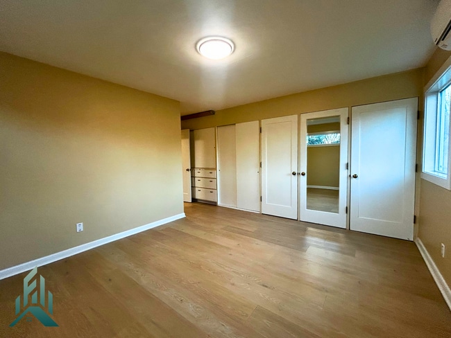 Building Photo - 1005 NW 30th St