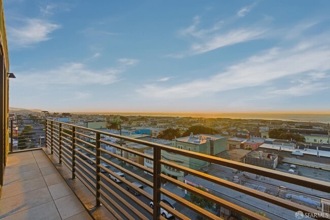 Building Photo - 3945 Judah St