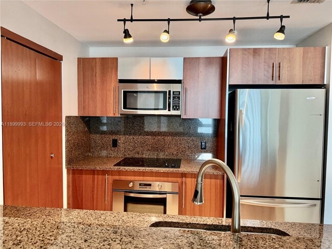 Building Photo - 300 S Biscayne Blvd