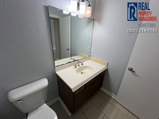 Building Photo - 2714 John Ashley Dr