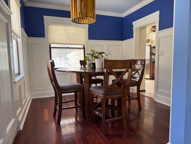 Building Photo - Charming Home For Rent Near UNO & Aksarben