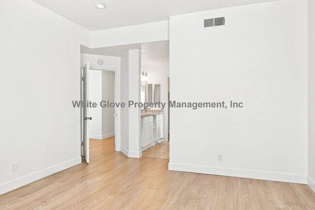 Building Photo - 26981 Stonehaven