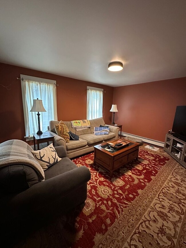 Building Photo - Spacious Single-Family House - Close to Mi...