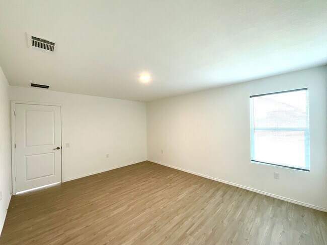 Building Photo - 615 Bean Bnd