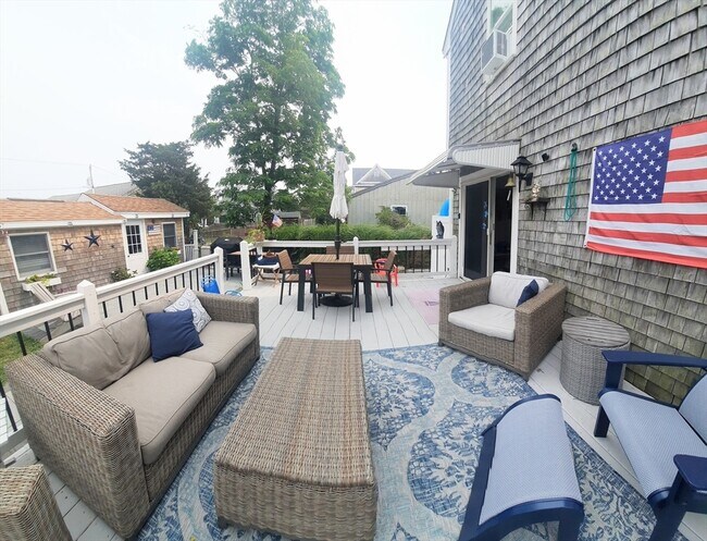 Building Photo - 24 Pine Point Rd