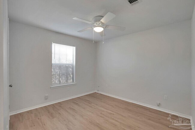 Building Photo - 10601 Silver Creek Dr