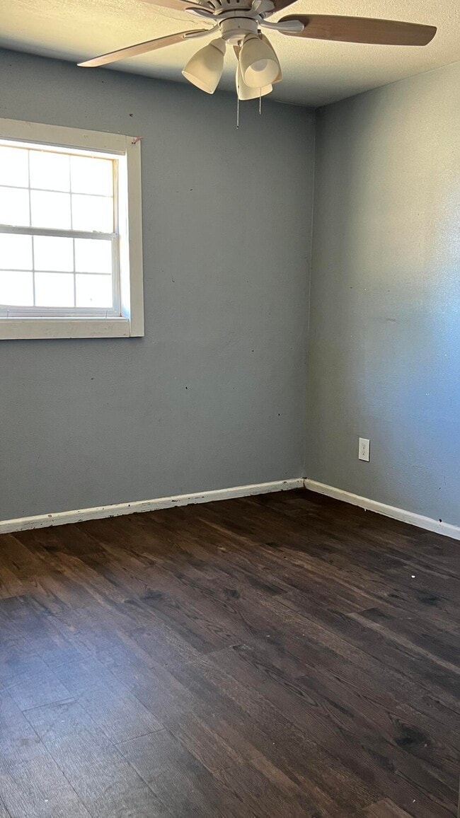 Building Photo - 1716 E Dartmouth St