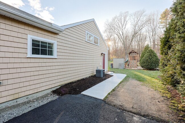 Building Photo - 15 Warren St