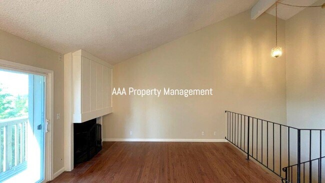 Building Photo - Concord Beautiful 4 bedroom 2.5 bathroom townhouse, 1496 sq ft available now!