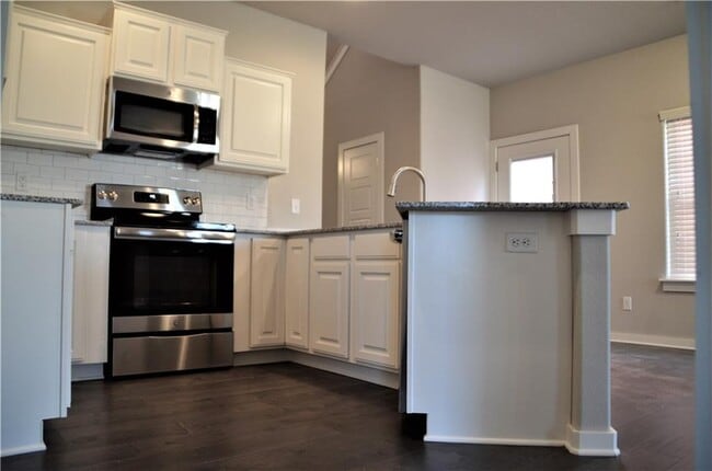 Building Photo - 3912 SW Peachwood Dr