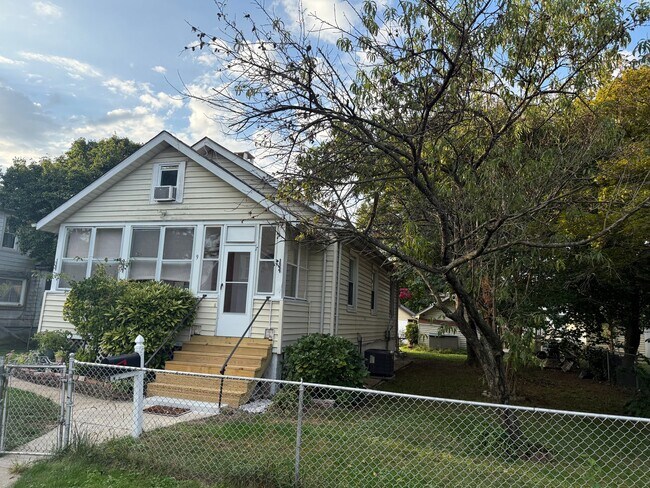Building Photo - 9 3rd Ave