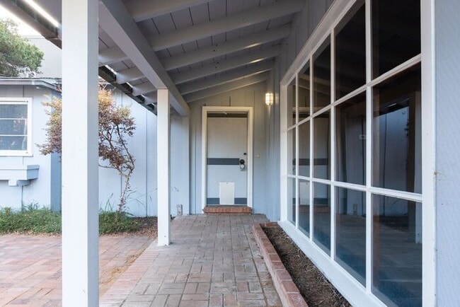 Building Photo - Thoughtfully Updated 2 bedroom Home in Pacific Grove