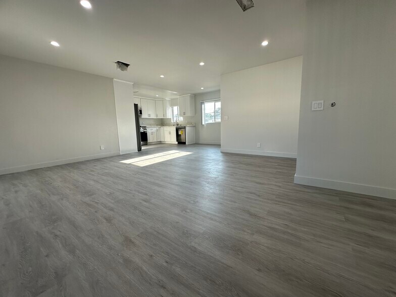 Building Photo - 1477 S Sherbourne Dr
