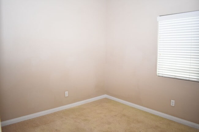 Building Photo - 1341 Greenfield Dr