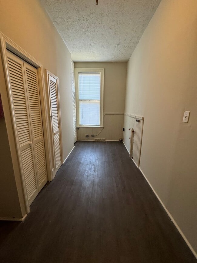 Building Photo - Large 4/2.5 House in S Rome $1,395