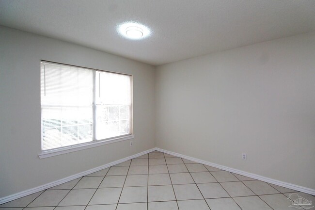 Building Photo - 408 Peppertree Terrace