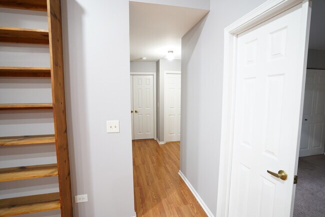 Building Photo - 361 Farnsworth Ct