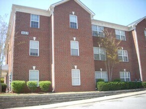 Building Photo - PRE LEASING! RENOVATED 3 BED 3 BATH UTILITIES INCLUDED!