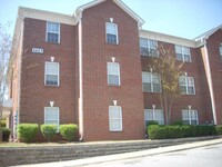 Building Photo - PRE LEASING! RENOVATED 3 BED 3 BATH UTILIT...