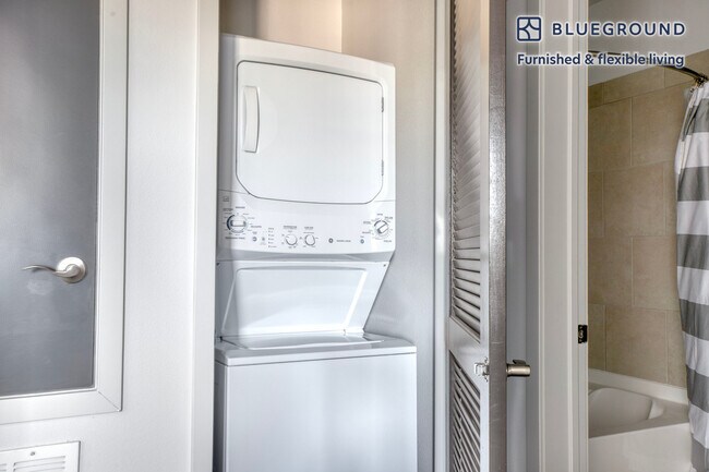 Building Photo - 5550 Grosvenor Blvd