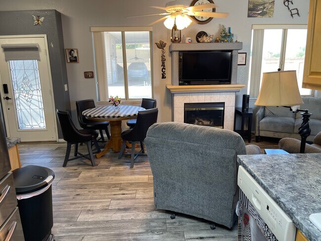 Building Photo - 17200 W Bell Rd