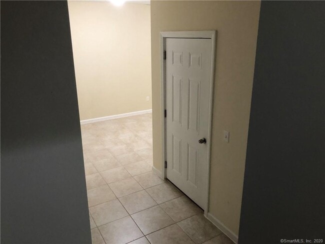 Building Photo - 19 Oak Meadows Dr