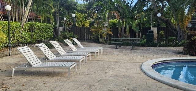 Building Photo - 6884 N Kendall Dr