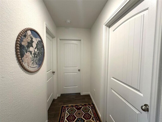 Building Photo - 504 Sandringham Lp