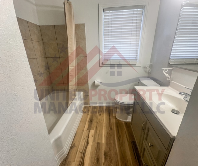 Building Photo - 3 bedroom 1 bathroom for rent