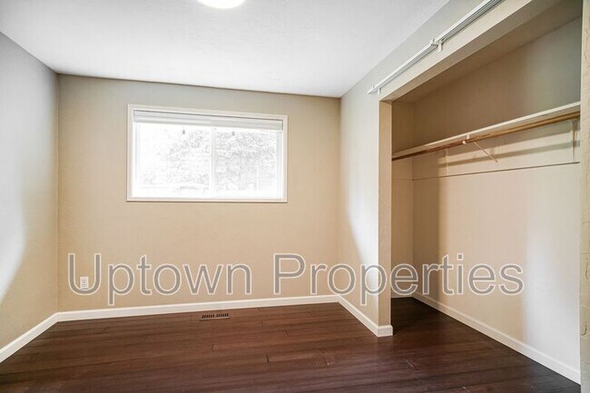 Building Photo - 7880 SW 69th Ave