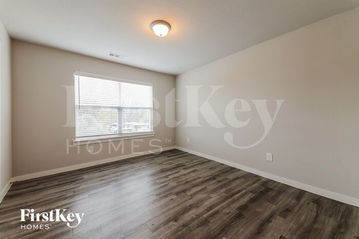 Building Photo - 607 Ava Trl