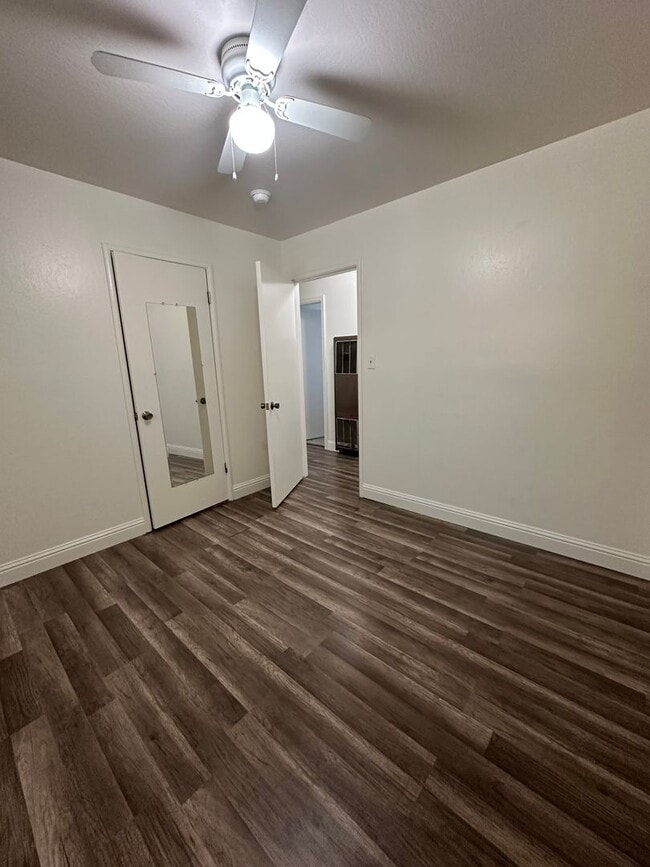 Building Photo - Charming & Cheery 3-Bedroom 2bathroom home...