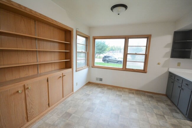 Building Photo - 619 2nd St NW