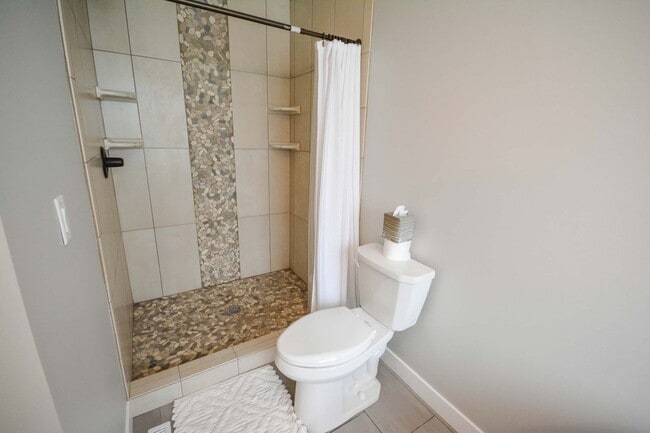 Building Photo - Bright & modern main floor living in newer home!