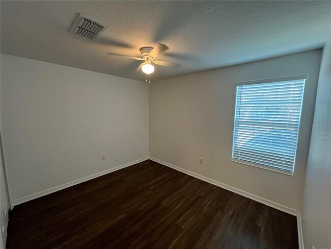 Building Photo - 295 Flower Ln