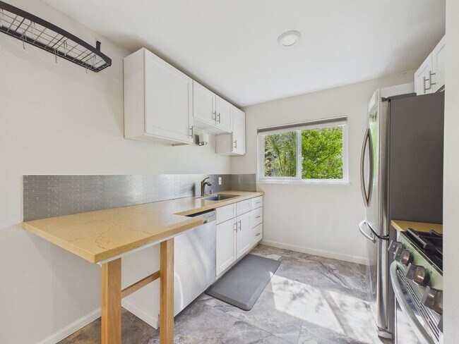 Building Photo - **Bright & Spacious 1BR Near UC Berkeley | Hardwood Floors + Natural Light**