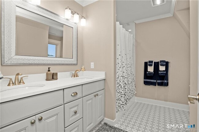 Building Photo - 69 Weed Ave