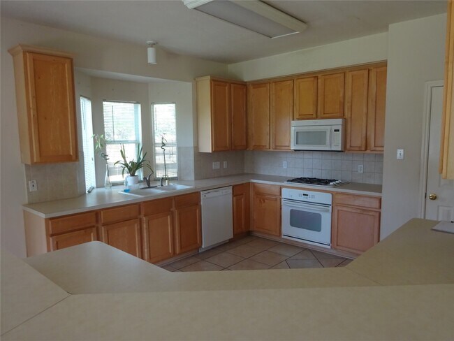 Building Photo - 515 Plantain Ln