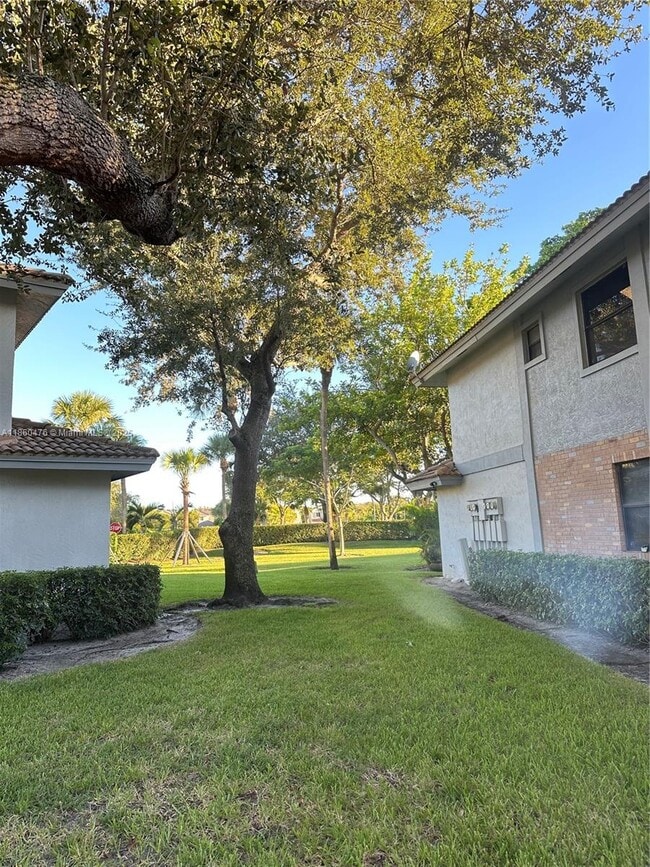 Building Photo - 9865 Riverside Dr